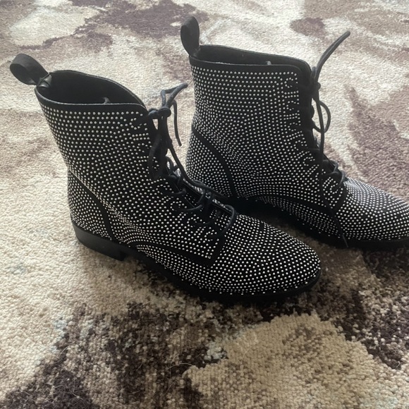 FOREVER 21 BLACK SILVER STUDDED LACE UP ANKLE LOW HEEL FLAT BOOTS Sz 8 - Picture 3 of 5